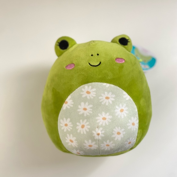Wendy the Frog Squishmallow - Picture 2 of 5